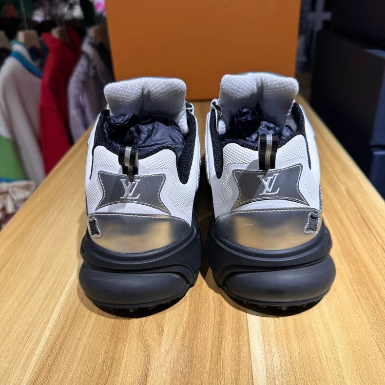 Louis Vuitton Louis Vuitton Runner Tatic Sneakers Size 42.5 Size US 9.5 / EU 42-43 - 4 Thumbnail