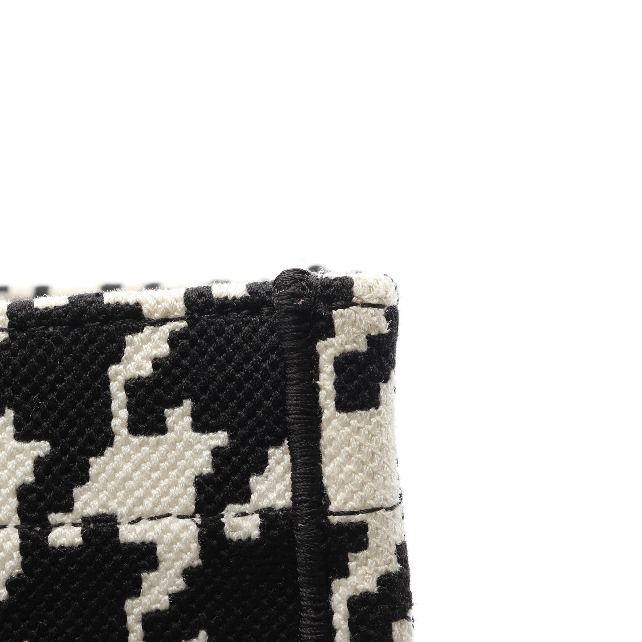 Dior Dior Book Tote Medium Handbag Bag Canvas White Black Size ONE SIZE - 10 Thumbnail