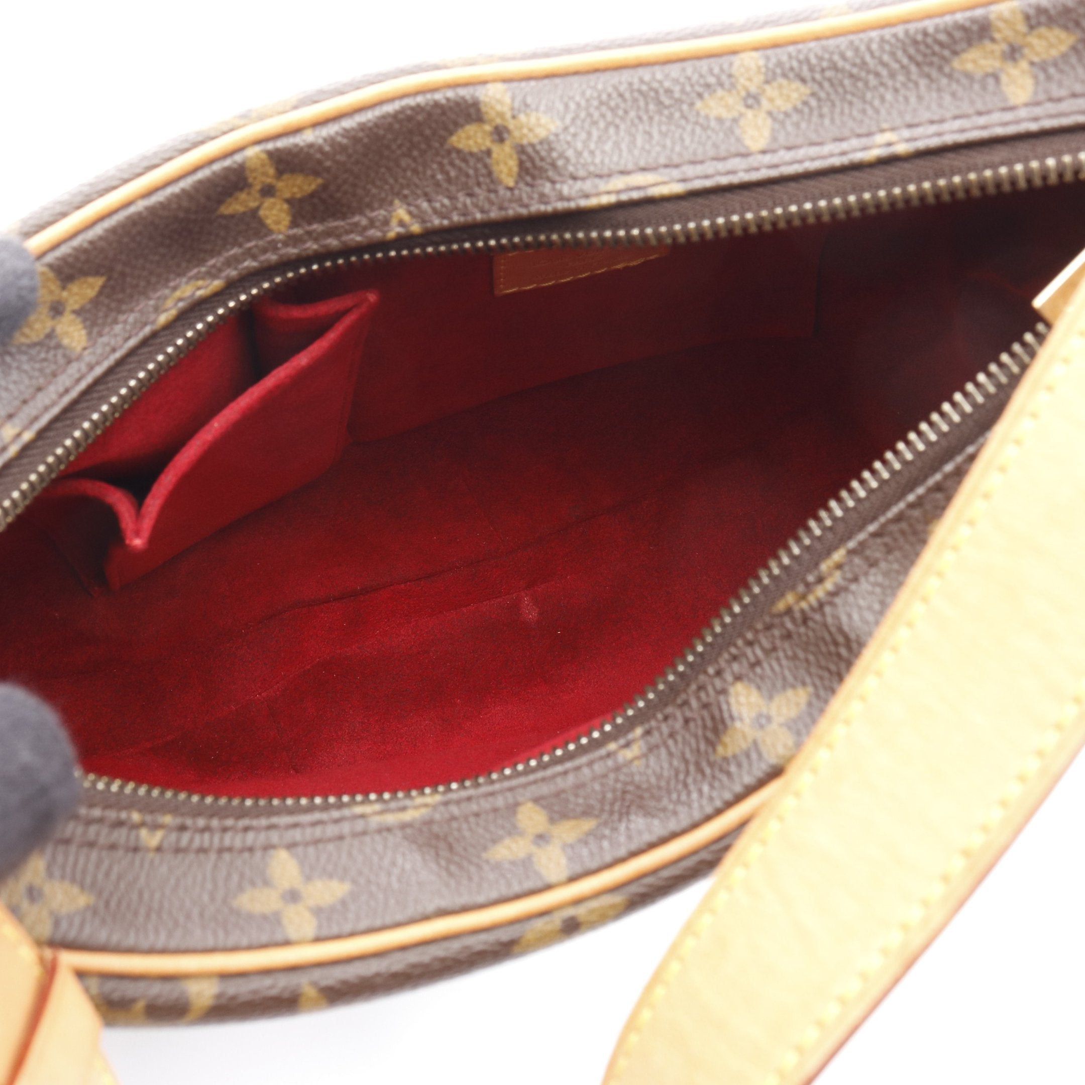 Louis Vuitton Louis Vuitton Croissant Mm Monogram Shoulder Bag Leather Brown Size ONE SIZE - 3 Thumbnail