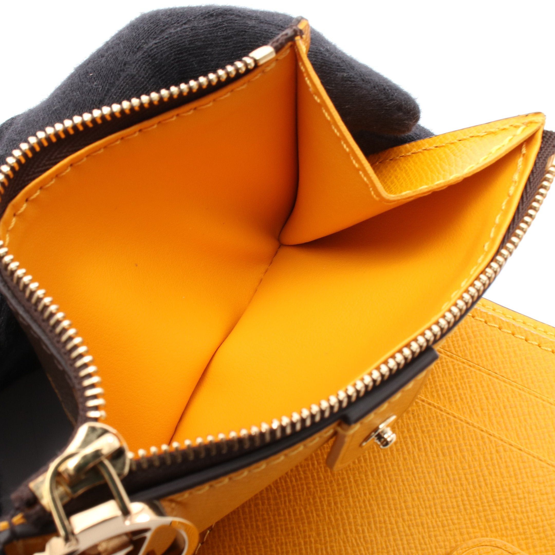 Louis Vuitton Louis Vuitton Portefeuil Lisa Monogram Jaune Doll Bi-Fold Wallet Brown Size ONE SIZE - 6 Thumbnail