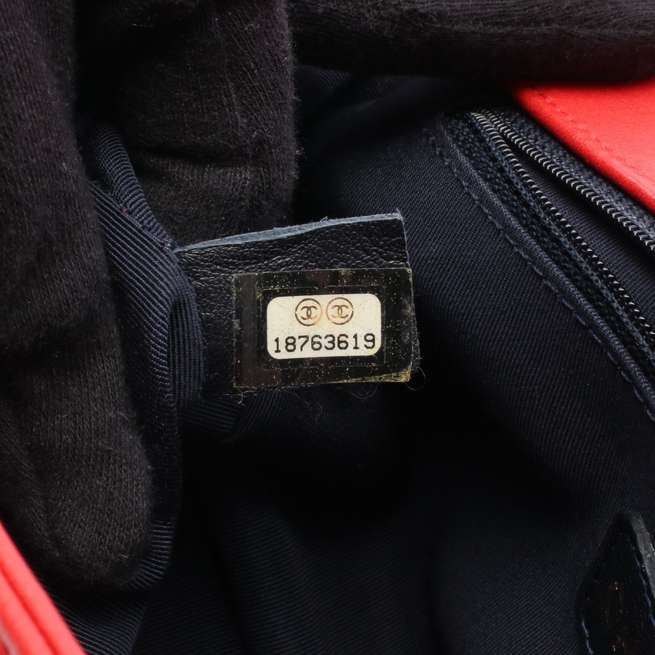Chanel Chanel Boy Chanel Large Matelasse Chain Shoulder Bag Leather Red Gold Hardware Size ONE SIZE - 5 Thumbnail