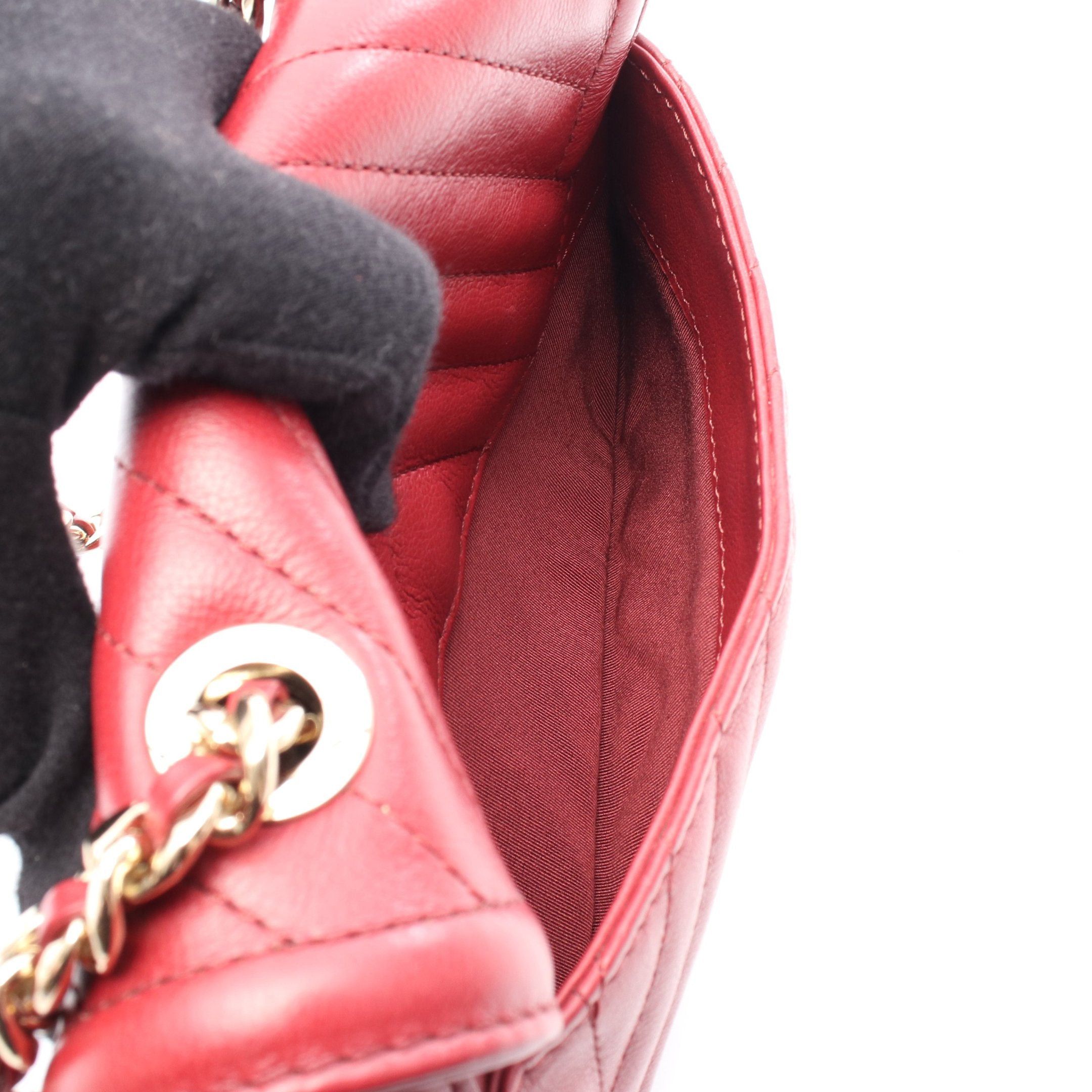 Chanel Chanel Chevron V-Stitch Chain Shoulder Bag Leather Red Gold Hardware Size ONE SIZE - 6 Thumbnail