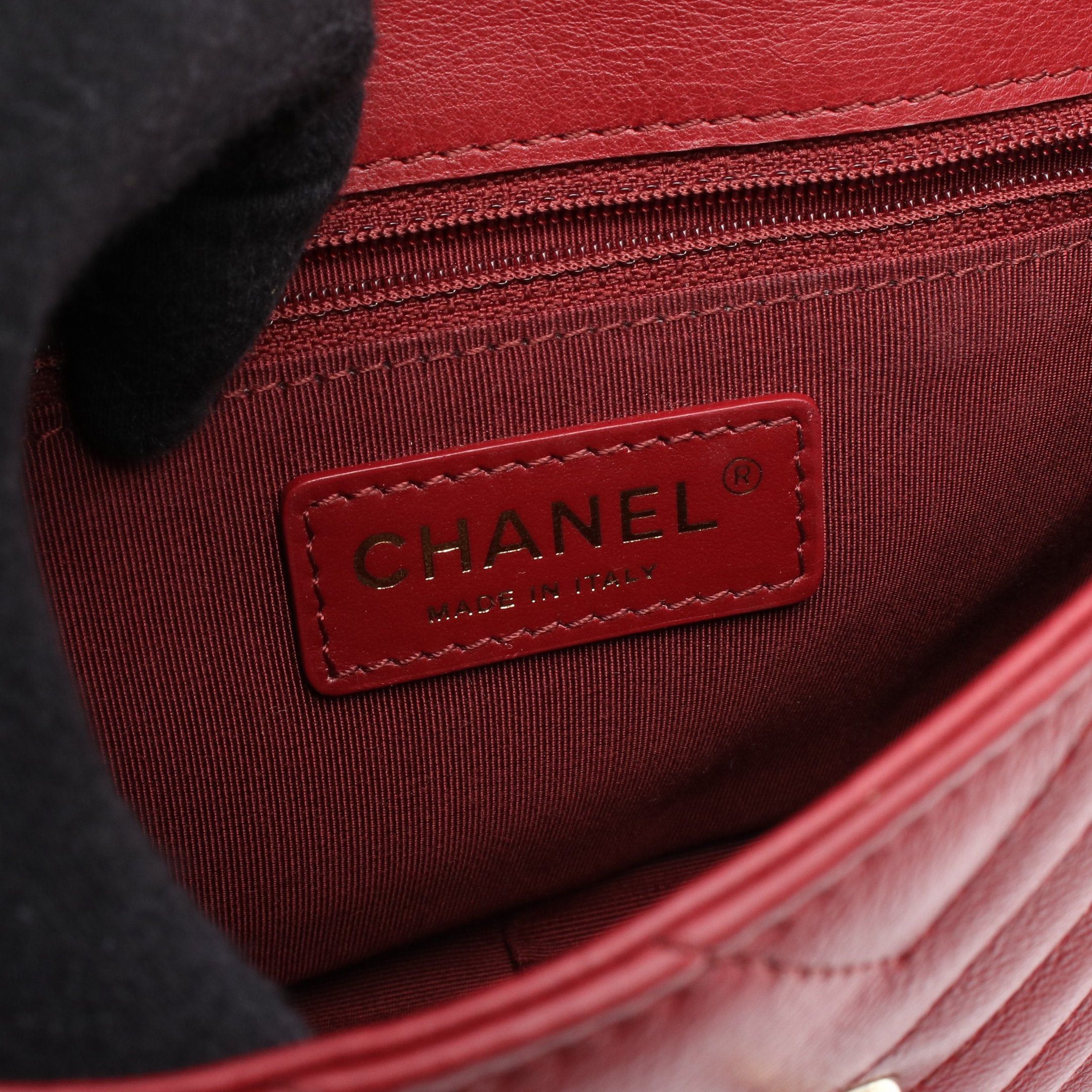 Chanel Chanel Chevron V-Stitch Chain Shoulder Bag Leather Red Gold Hardware Size ONE SIZE - 4 Thumbnail