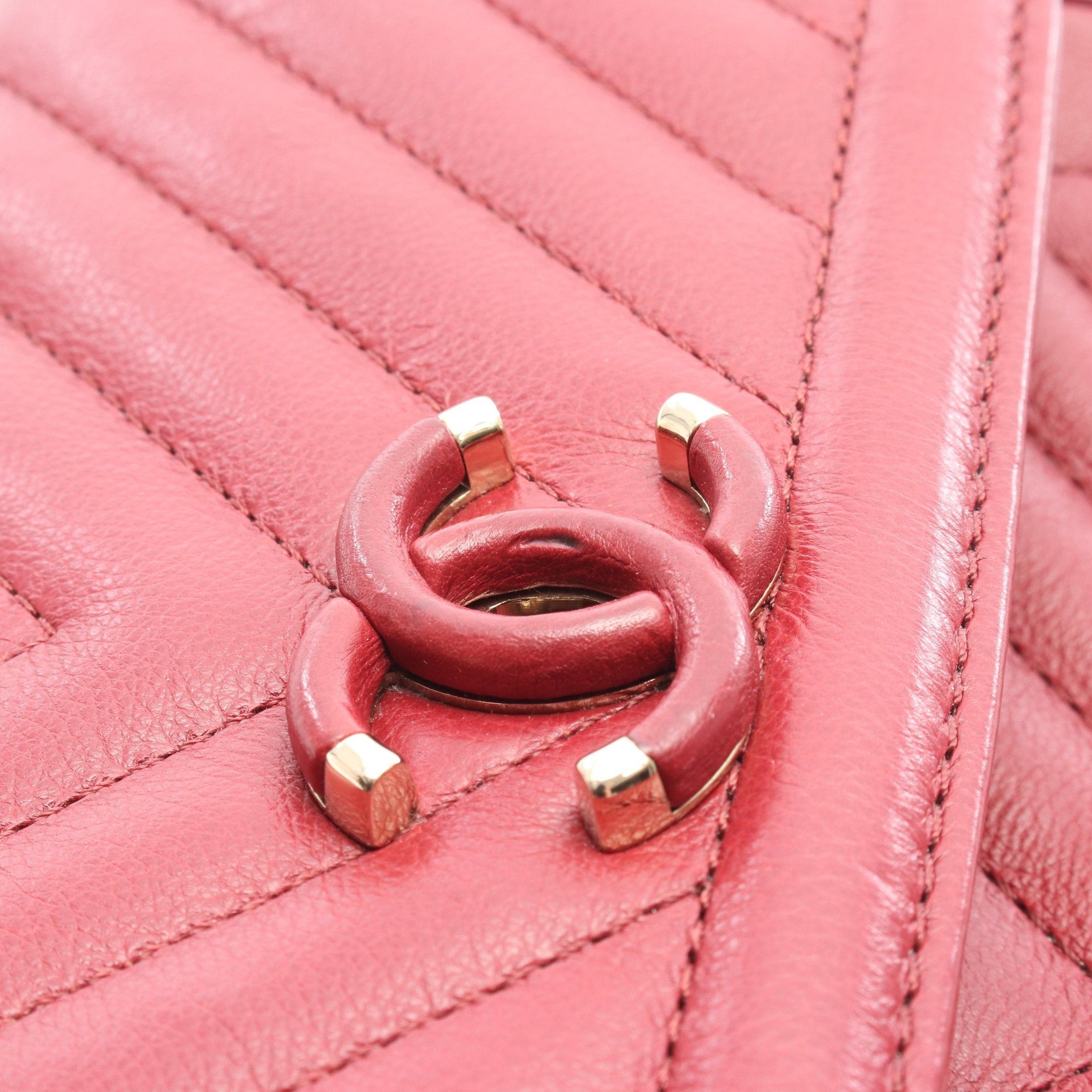 Chanel Chanel Chevron V-Stitch Chain Shoulder Bag Leather Red Gold Hardware Size ONE SIZE - 7 Thumbnail