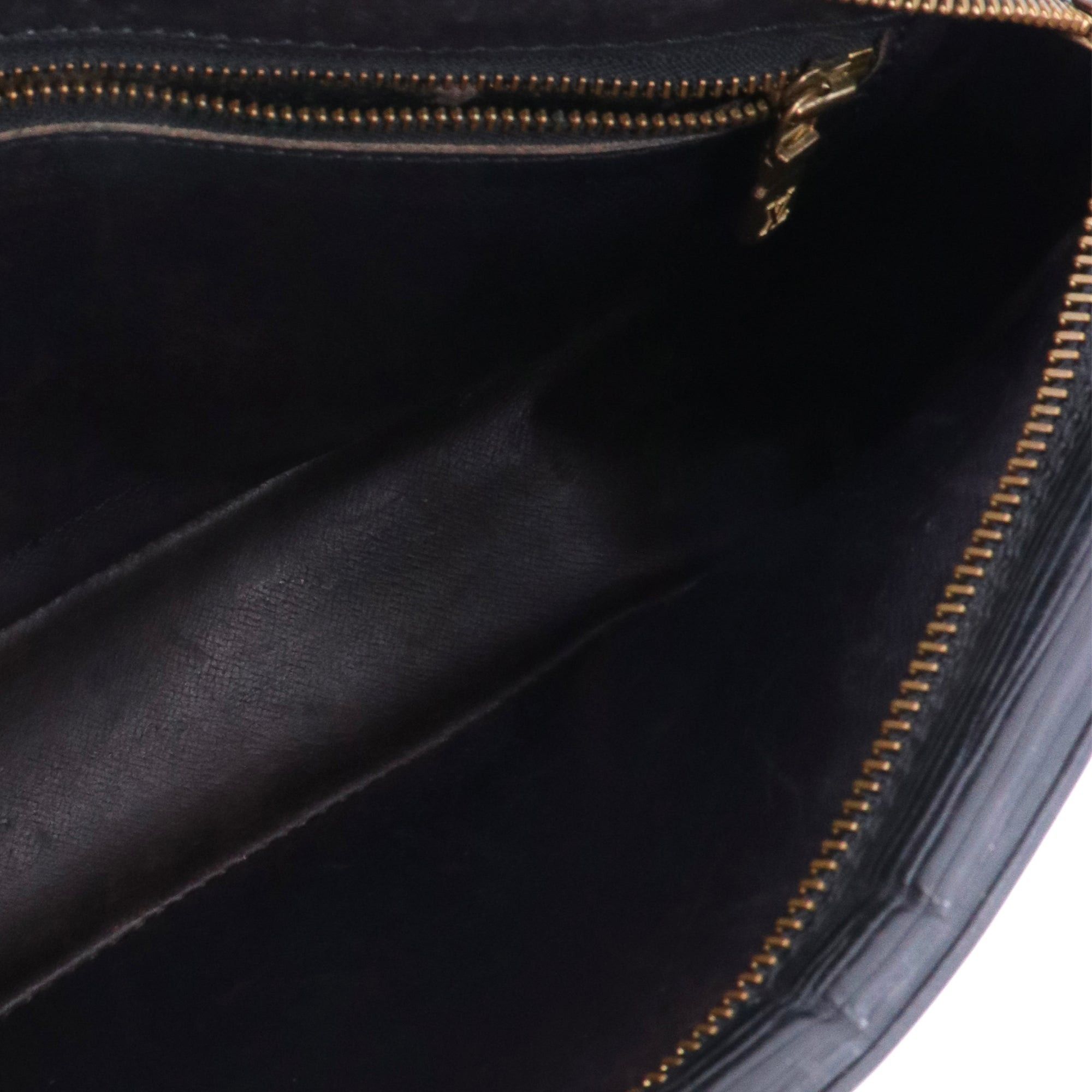 Louis Vuitton LOUIS VUITTON - Louis Vuitton Trocadéro shoulder bag in black epi leather Size ONE SIZE - 9 Thumbnail