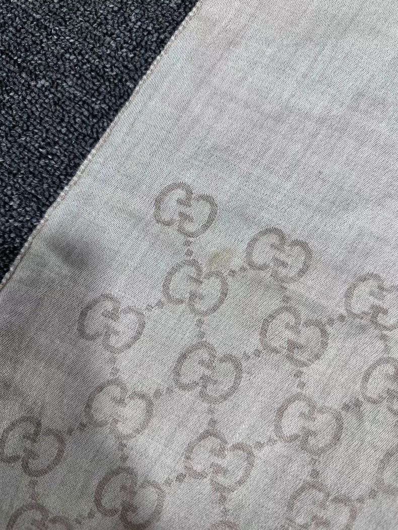 Gucci Gucci Printed Wool Scarf in Beige Color Size ONE SIZE - 4 Thumbnail
