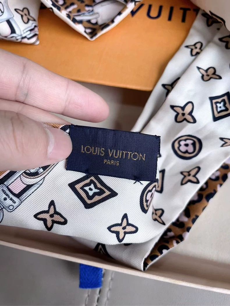 Louis Vuitton Louis Vuitton Silk Scarf for Hair and Bags Size ONE SIZE - 3 Thumbnail