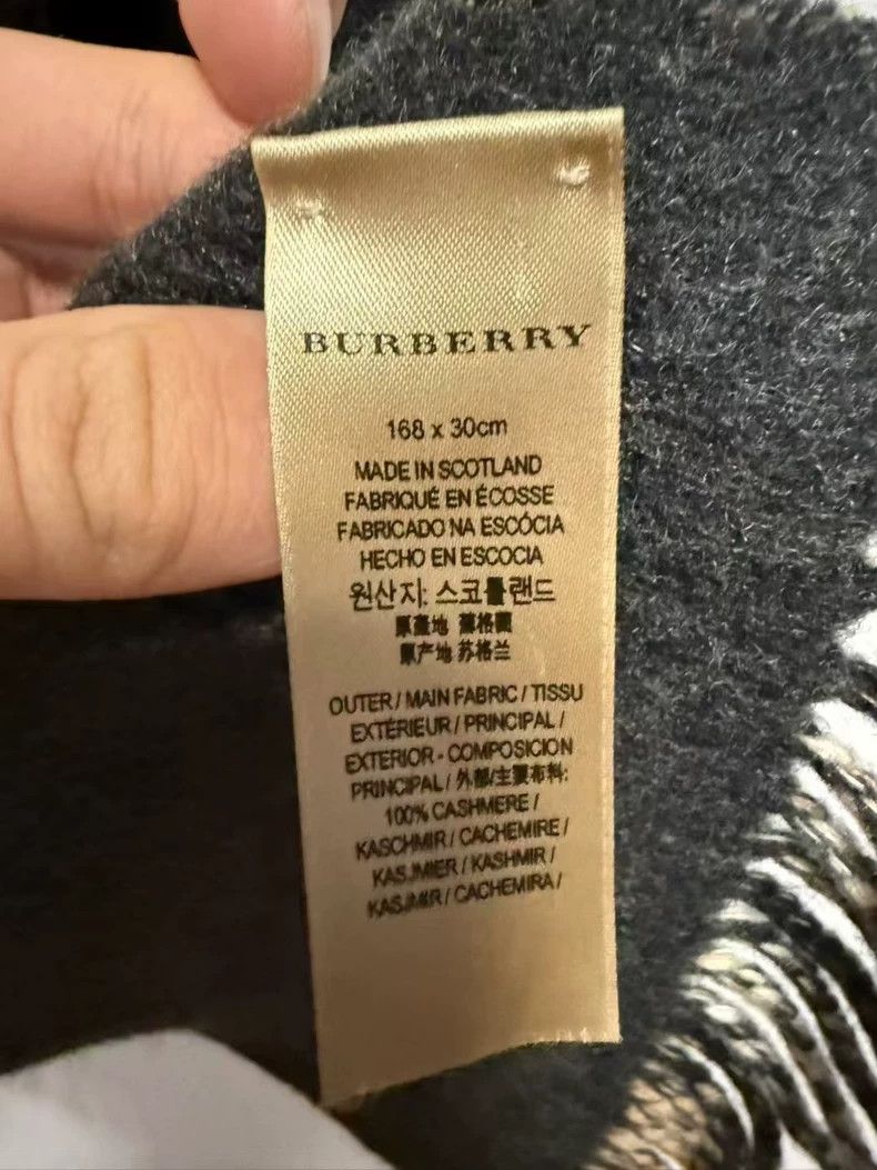 Burberry Burberry Wool Check Scarf Size ONE SIZE - 3 Thumbnail