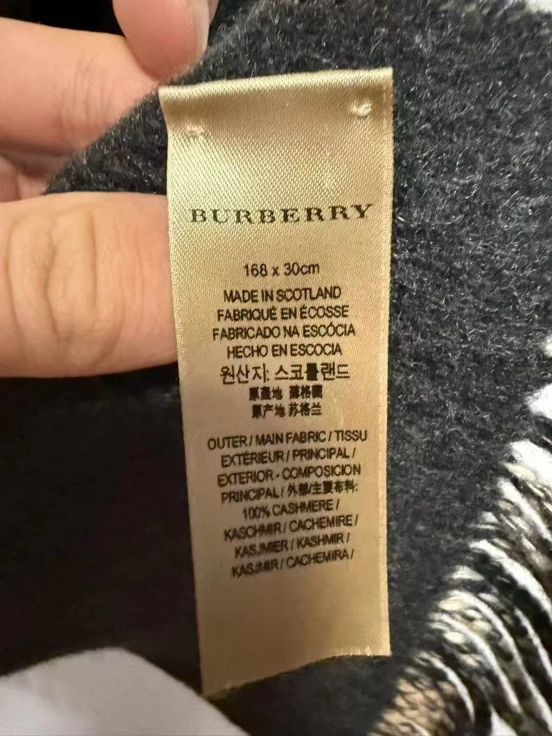Burberry Burberry Wool Plaid Scarf 99% New Size ONE SIZE - 3 Thumbnail