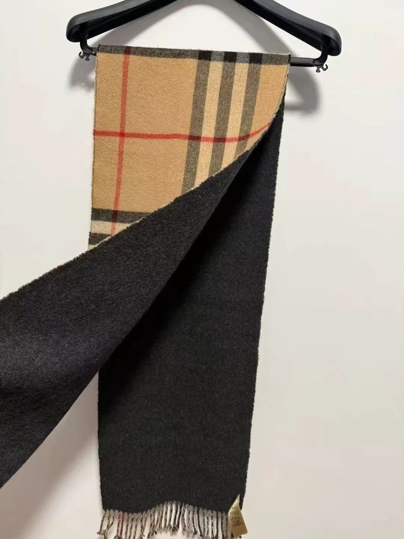 Burberry Burberry Wool Plaid Scarf 99% New Size ONE SIZE - 2 Thumbnail