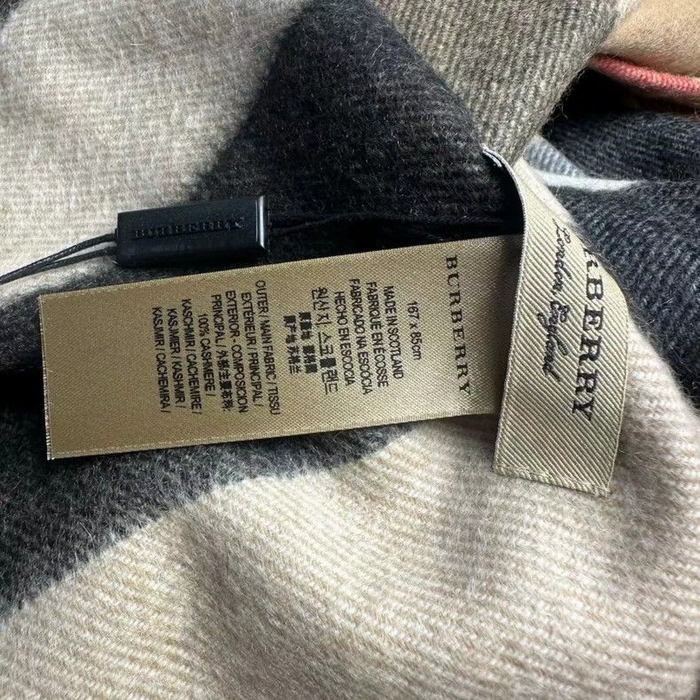 Burberry Burberry Cashmere Plaid Scarf with Fringe Size ONE SIZE - 3 Thumbnail
