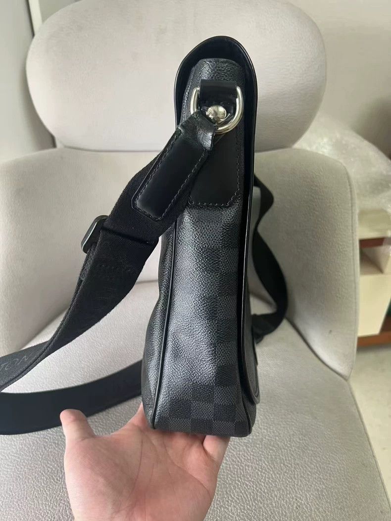 Louis Vuitton Lv Black Checkerboard Messenger Bag Classic Style Size ONE SIZE - 4 Thumbnail
