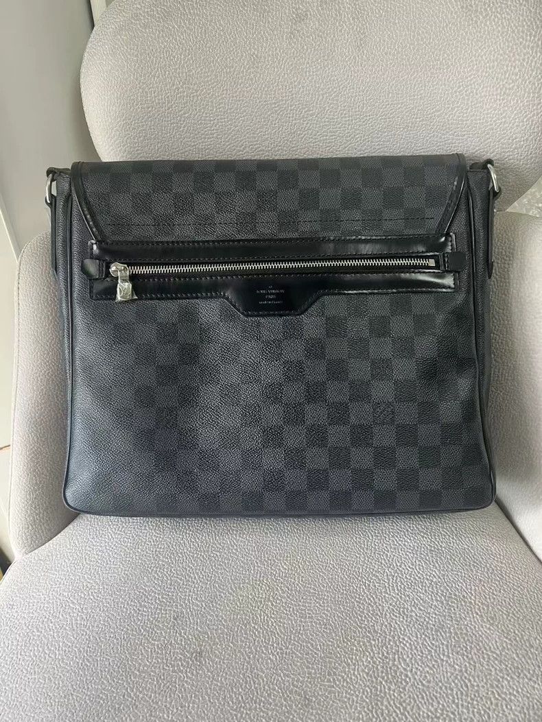 Louis Vuitton Lv Black Checkerboard Messenger Bag Classic Style Size ONE SIZE - 2 Thumbnail
