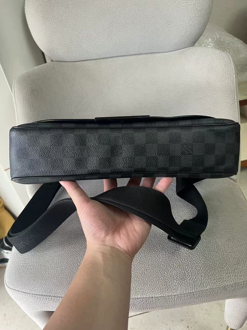 Louis Vuitton Lv Black Checkerboard Messenger Bag Classic Style Size ONE SIZE - 3 Thumbnail