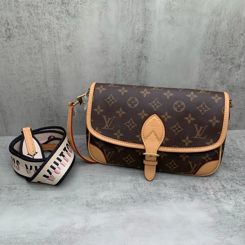 Louis Vuitton LV Diane Small Monogram Crossbody Bag Size ONE SIZE - 8 Thumbnail