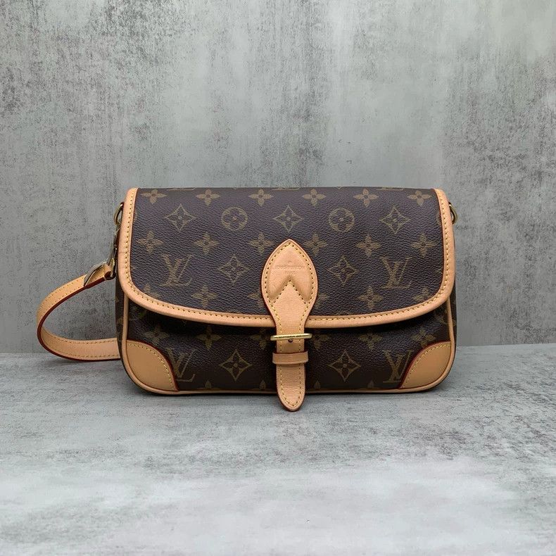 Louis Vuitton LV Diane Small Monogram Crossbody Bag Size ONE SIZE - 2 Thumbnail