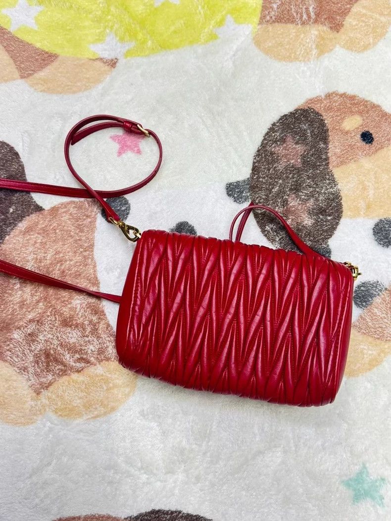 Miu Miu Miu Miu Red Leather Camera Bag Size ONE SIZE - 2 Thumbnail