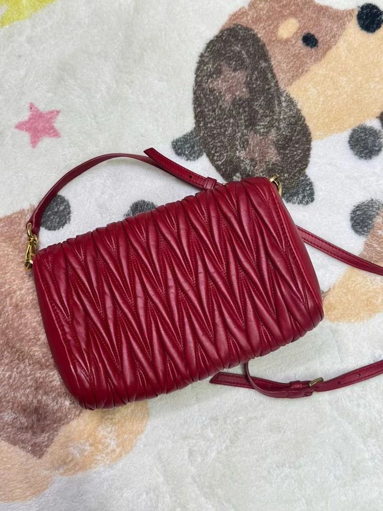 Miu Miu Miu Miu Red Leather Camera Bag Size ONE SIZE - 7 Thumbnail