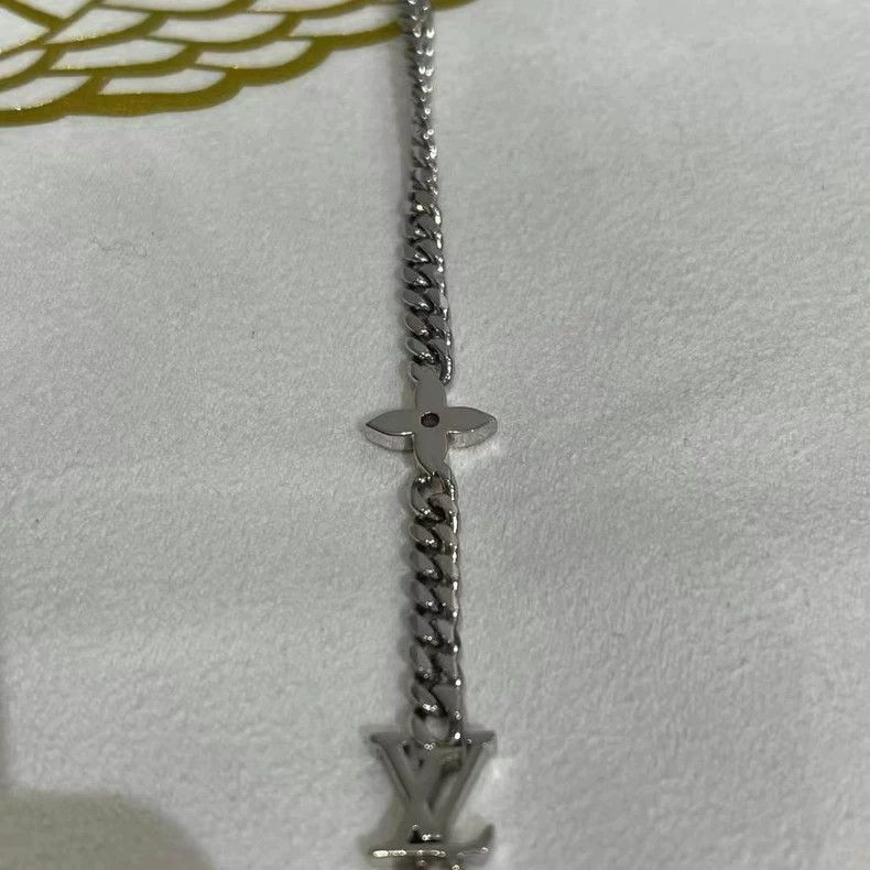 Louis Vuitton Louis Vuitton Logo Pendant Necklace Size ONE SIZE - 4 Thumbnail