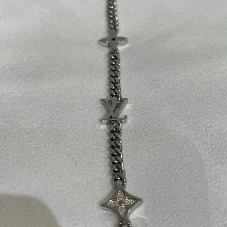Louis Vuitton Louis Vuitton Logo Pendant Necklace Size ONE SIZE - 3 Thumbnail