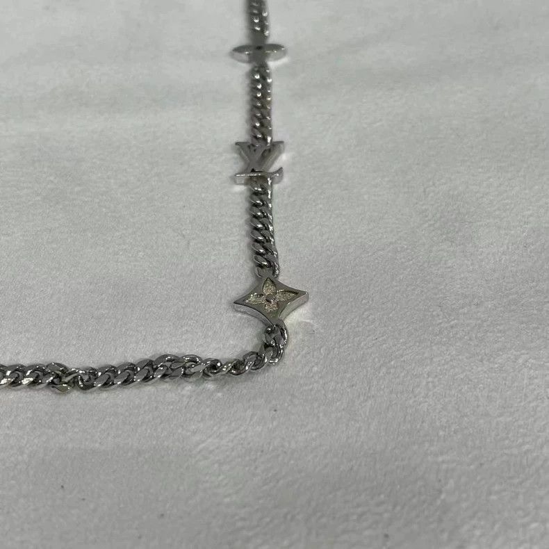 Louis Vuitton Louis Vuitton Logo Pendant Necklace Size ONE SIZE - 2 Thumbnail
