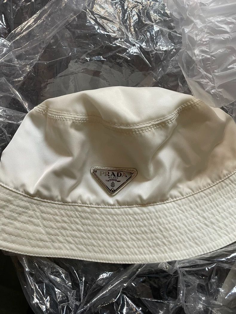 Prada Prada White Bucket Hat in Excellent Condition Size ONE SIZE - 3 Thumbnail