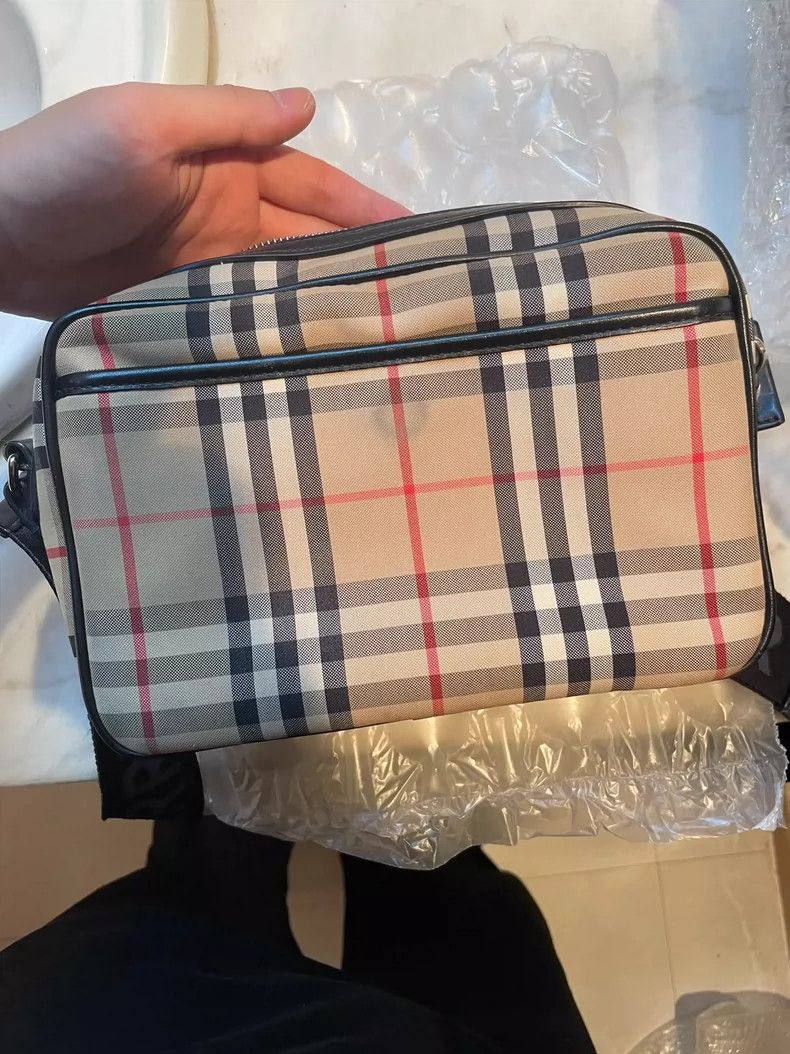 Burberry Burberry Camera Bag Classic Phone Bag Size ONE SIZE - 3 Thumbnail