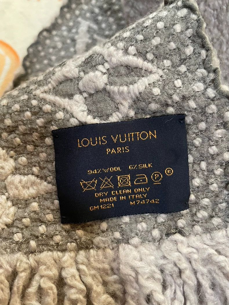 Louis Vuitton Louis Vuitton Gray Scarf with Fringes Size ONE SIZE - 4 Thumbnail