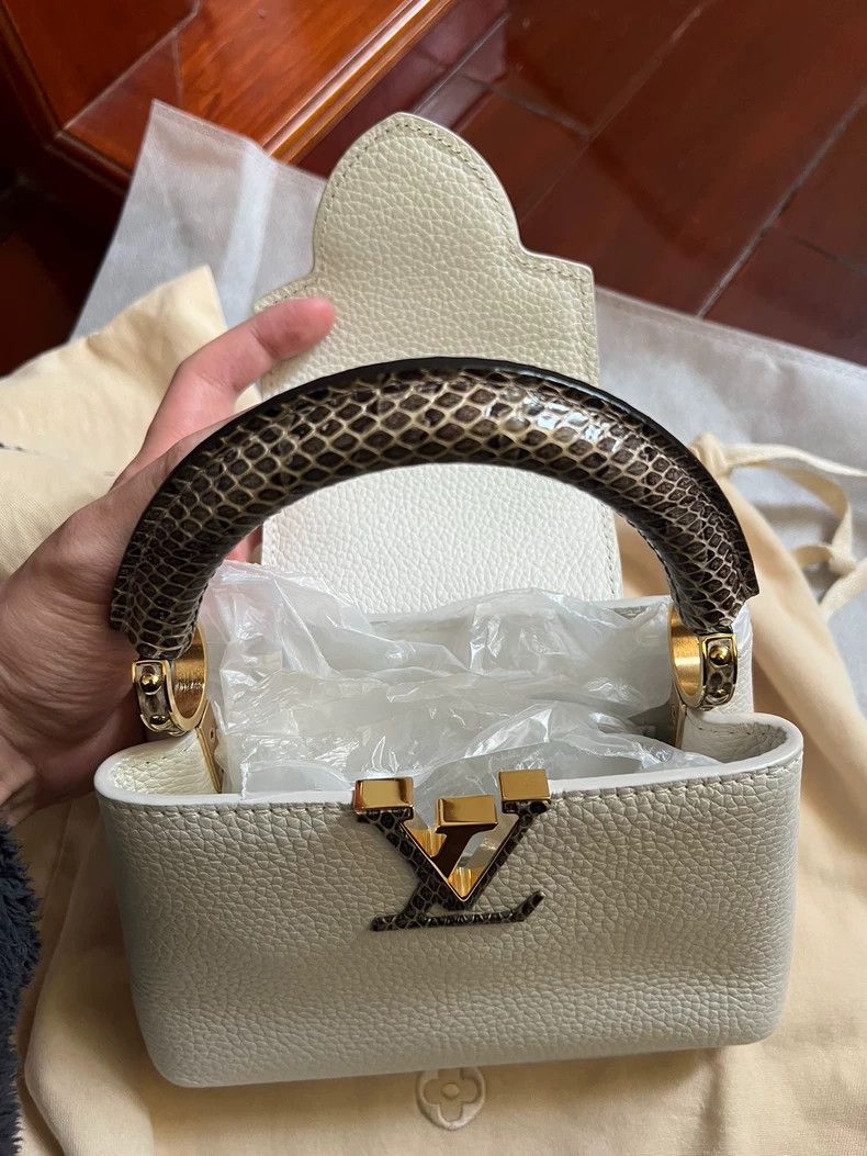 Louis Vuitton Louis Vuitton Capucines Mini White Bag Size ONE SIZE - 5 Thumbnail