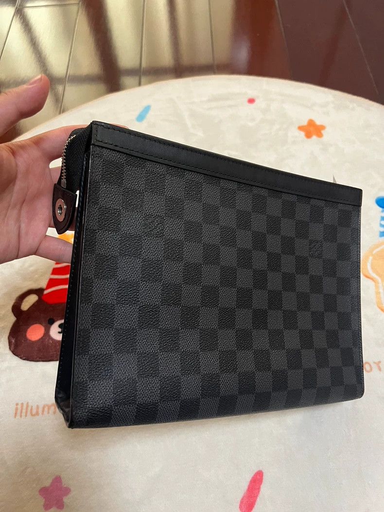 Louis Vuitton Louis Vuitton Black Checkerboard Clutch Bag Size ONE SIZE - 3 Thumbnail
