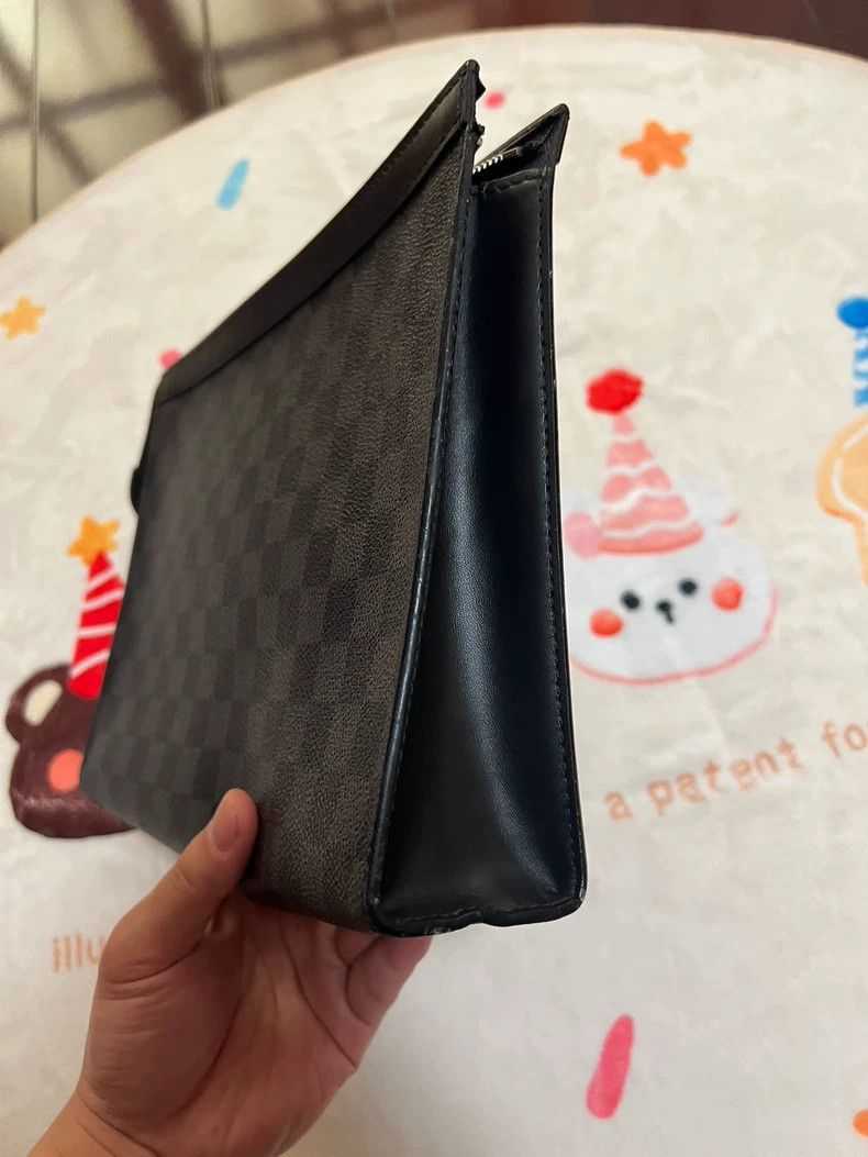 Louis Vuitton Louis Vuitton Black Checkerboard Clutch Bag Size ONE SIZE - 4 Thumbnail