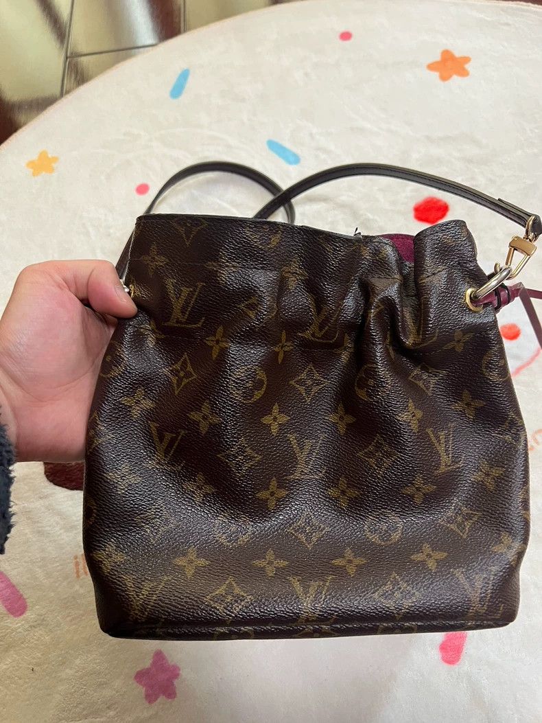 Louis Vuitton Louis Vuitton Monogram Bucket Bag with Strap Size ONE SIZE - 3 Thumbnail