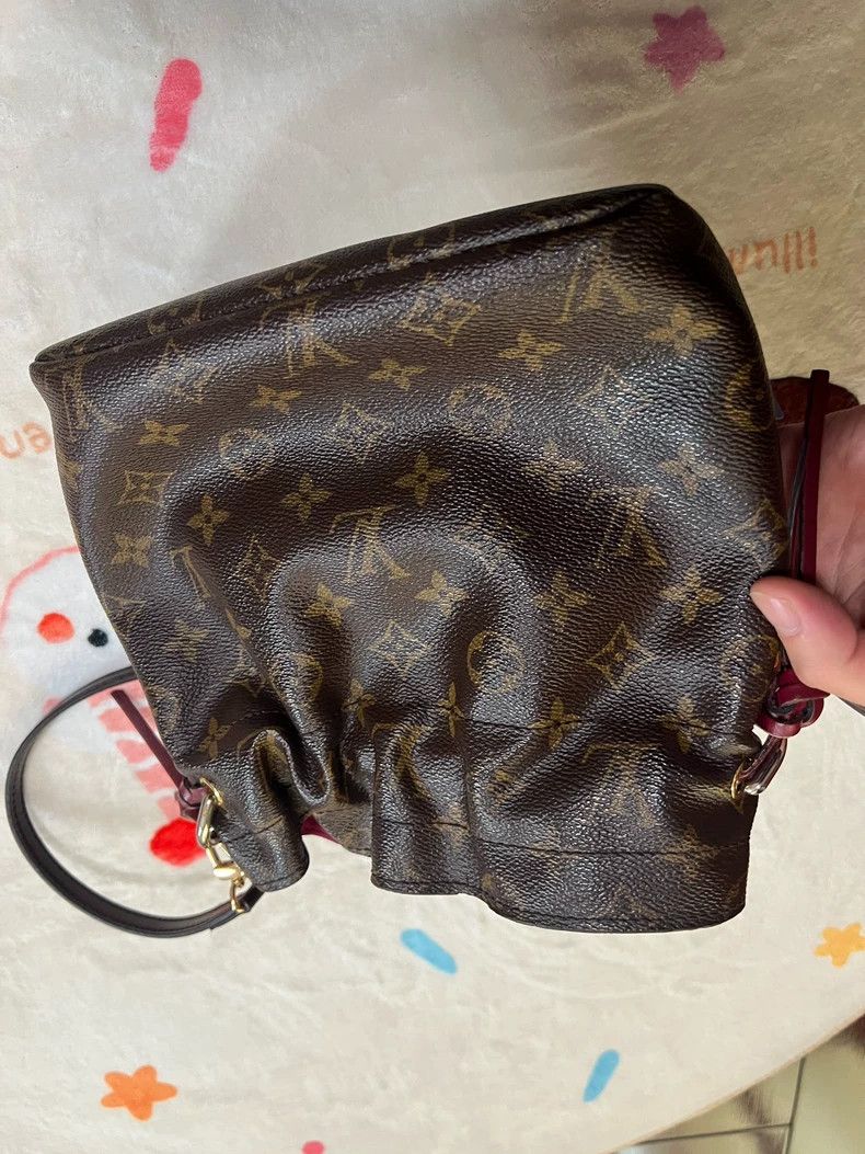 Louis Vuitton Louis Vuitton Monogram Bucket Bag with Strap Size ONE SIZE - 8 Thumbnail