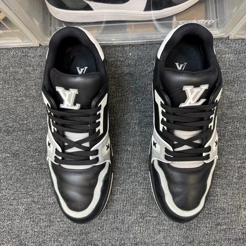 Louis Vuitton Lv Trainer Black and Gray Sneakers Size 42 Size US 8 / EU 41 - 3 Thumbnail