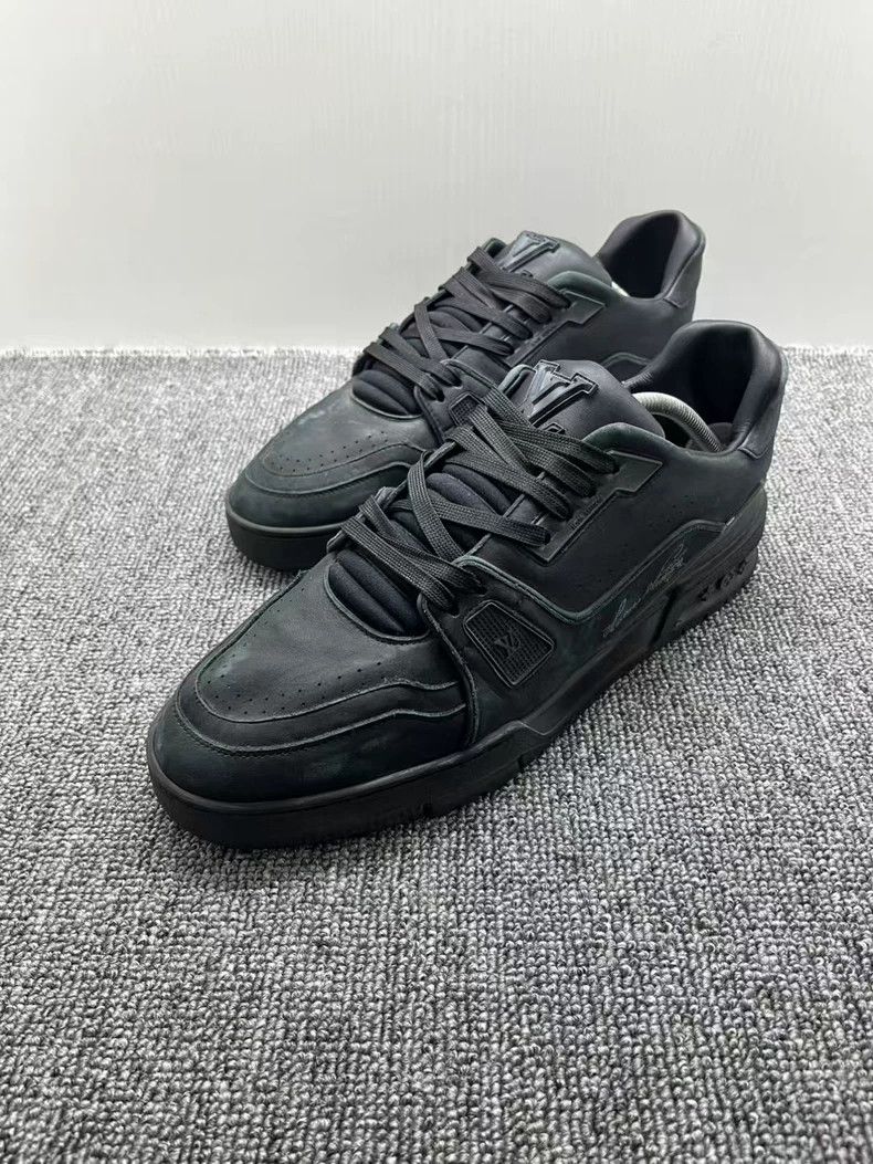 Louis Vuitton Louis Vuitton Trainer Black Sneakers Size 9 Size US 9 / EU 42 - 4 Thumbnail
