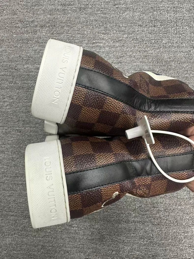 Louis Vuitton LV Animal Print Checkerboard Sneakers for Men Size US 10.5 / EU 43-44 - 4 Thumbnail
