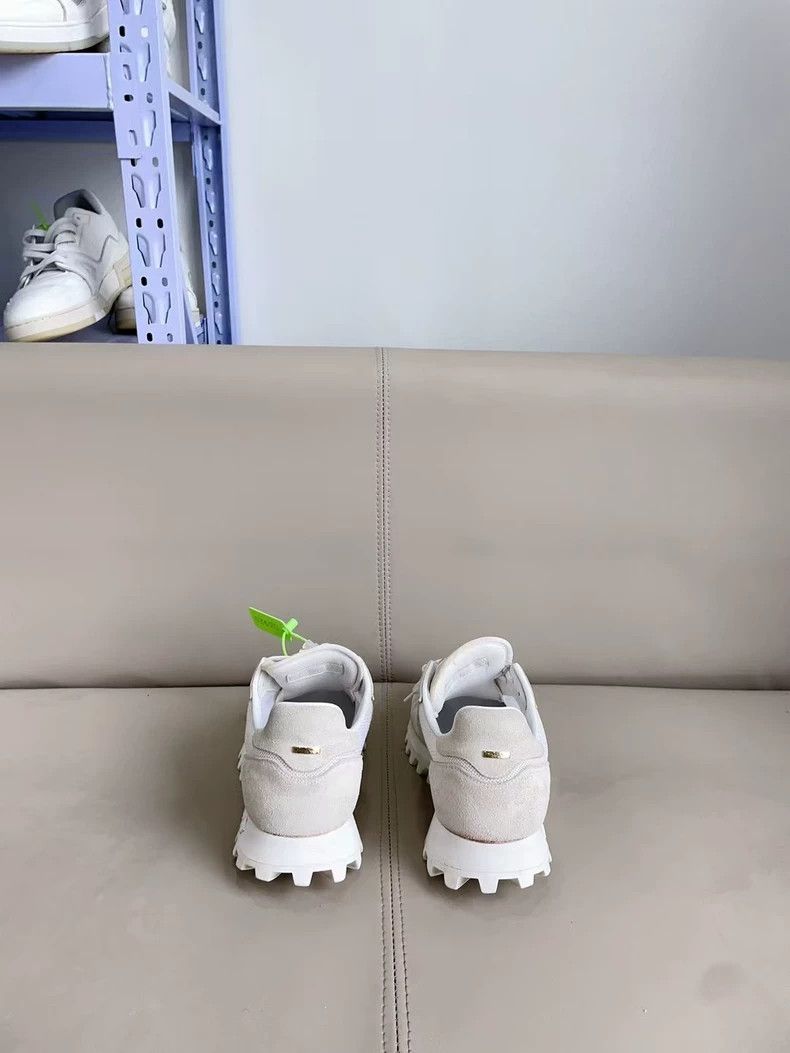 Louis Vuitton Louis Vuitton LV Runner Sneakers in White and Gray Size US 10.5 / EU 43-44 - 3 Thumbnail