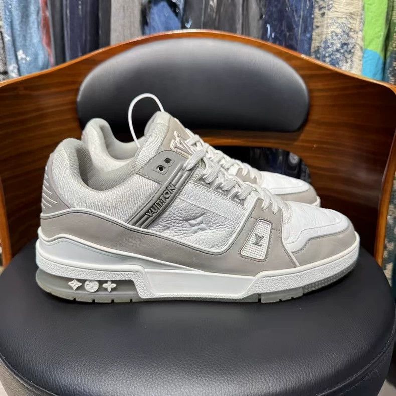 Louis Vuitton LV Trainer Sneakers Gray and White Colorway Size US 8 / EU 41 - 4 Thumbnail