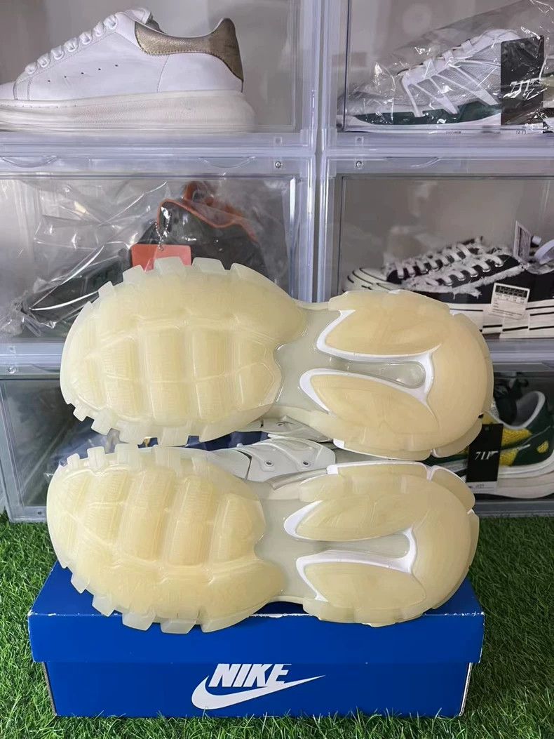Balenciaga Balenciaga Track Sneakers in Glow White Size US 9 / EU 42 - 4 Thumbnail