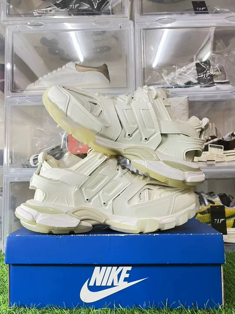 Balenciaga Balenciaga Track Sneakers in Glow White Size US 9 / EU 42 - 2 Thumbnail