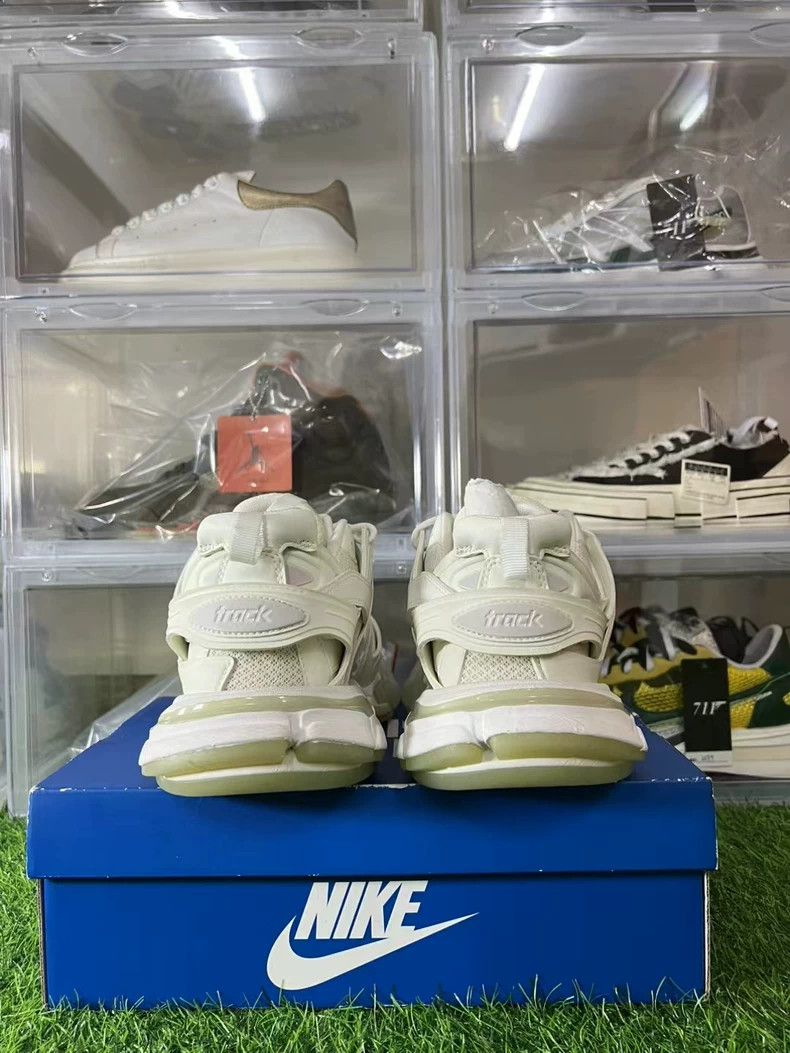 Balenciaga Balenciaga Track Sneakers in Glow White Size US 9 / EU 42 - 3 Thumbnail