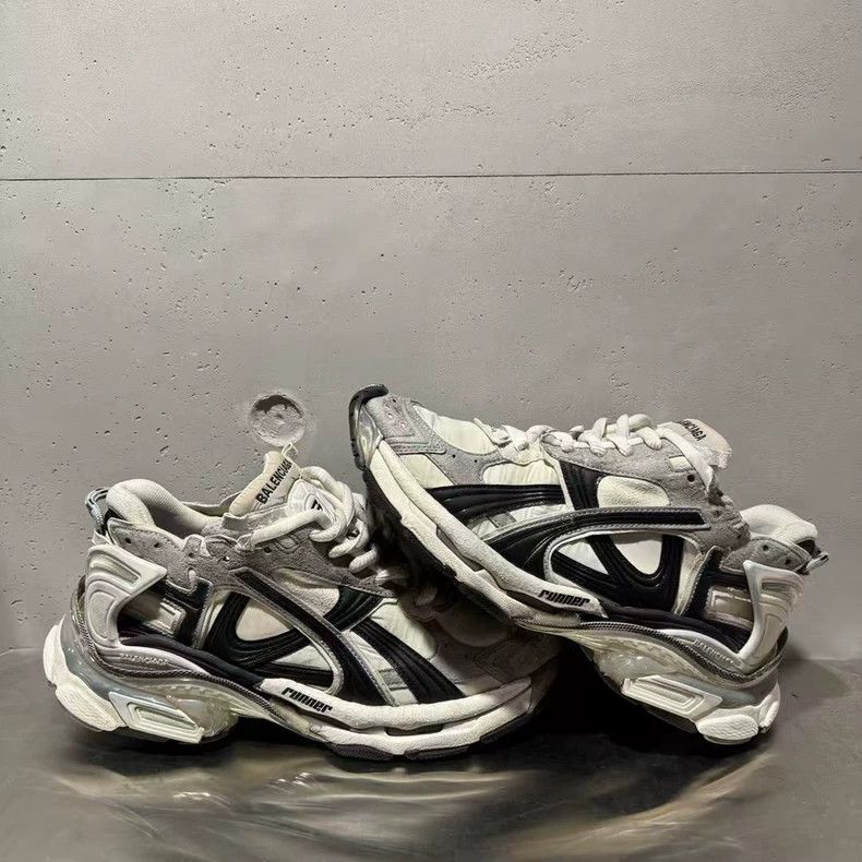 Balenciaga Balenciaga Runner Distressed Gray Black Sneakers Size US 10.5 / EU 43-44 - 3 Thumbnail