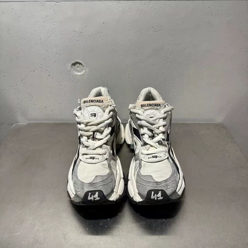 Balenciaga Balenciaga Runner Distressed Gray Black Sneakers Size US 10.5 / EU 43-44 - 2 Thumbnail