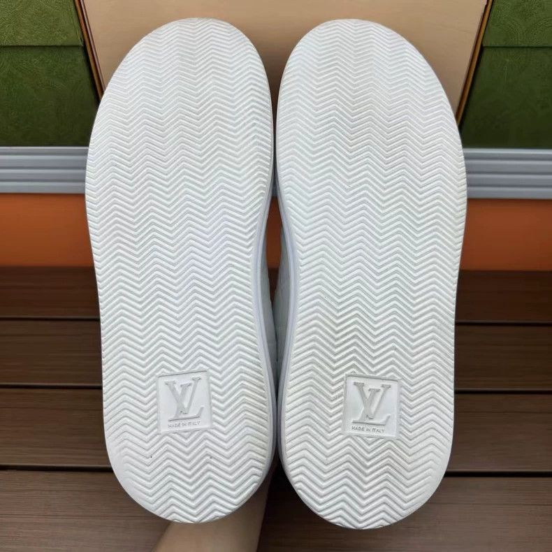 Louis Vuitton LV Crocodile Pattern Casual Sneakers in White Size US 10 / EU 43 - 8 Thumbnail