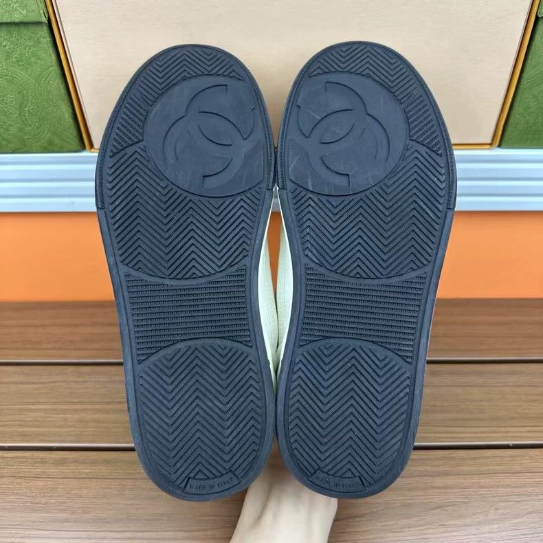 Chanel Chanel White Leather Sneakers Size 36 Size US 5.5 / EU 38 - 6 Thumbnail