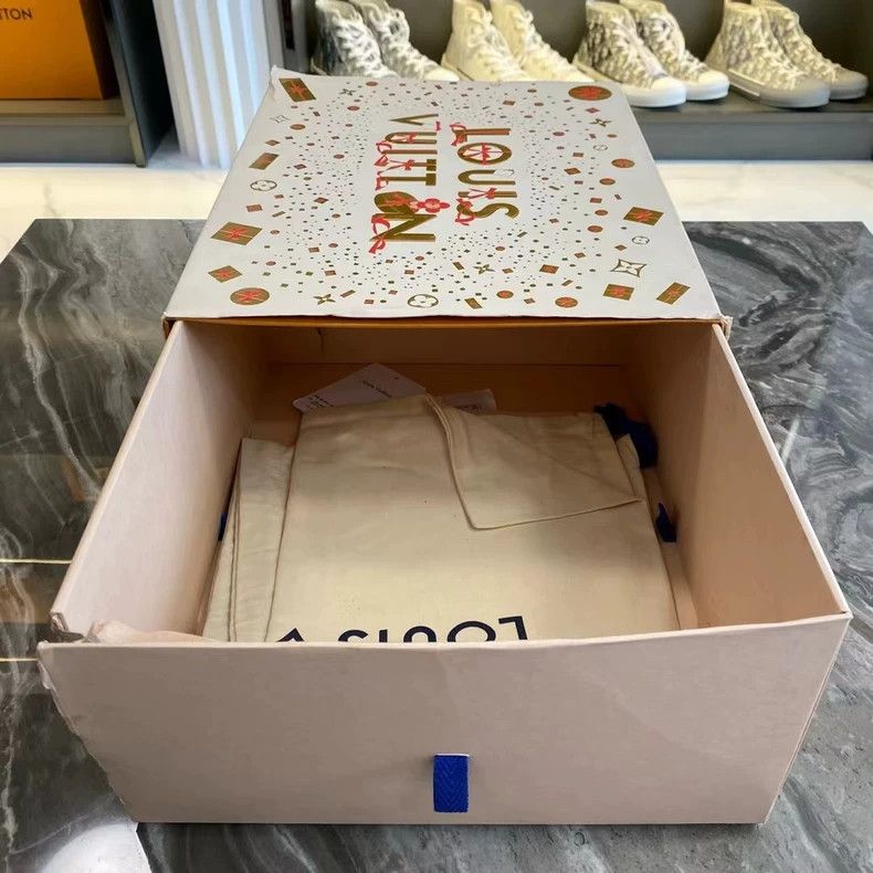 Louis Vuitton LV Trainer Maxi Sneakers in White and Black Size US 11 / EU 44 - 7 Thumbnail