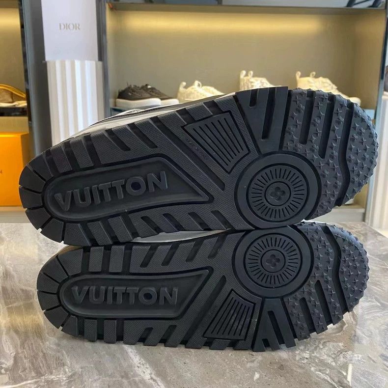 Louis Vuitton LV Trainer Maxi Sneakers in White and Black Size US 11 / EU 44 - 4 Thumbnail