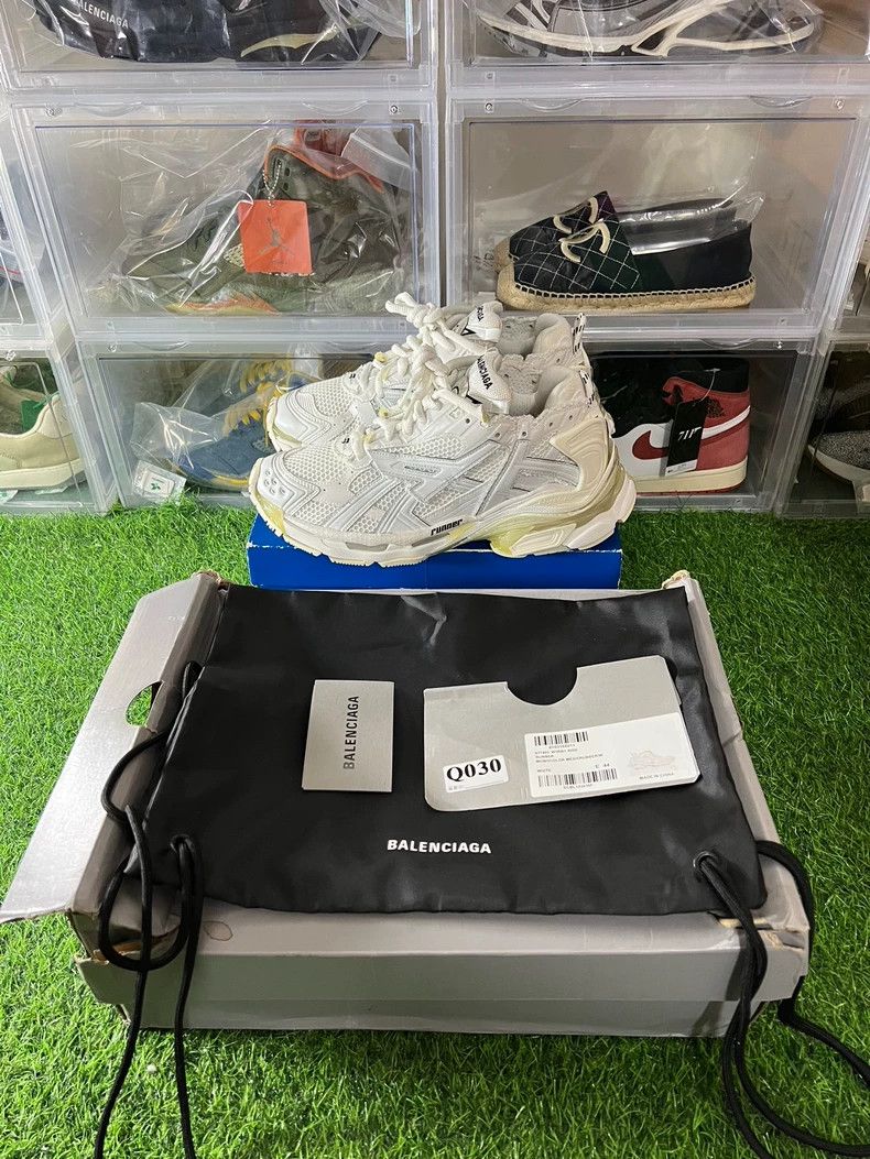 Balenciaga Balenciaga Runner Sports Shoes with Original Box Size US 10 / EU 43 - 8 Thumbnail