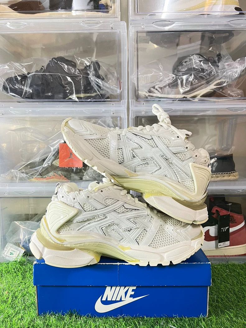 Balenciaga Balenciaga Runner Sports Shoes with Original Box Size US 10 / EU 43 - 4 Thumbnail