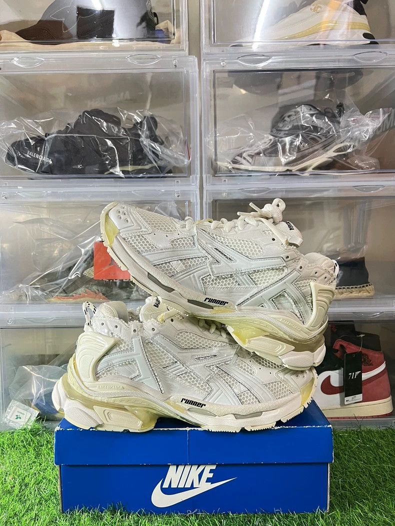 Balenciaga Balenciaga Runner Sports Shoes with Original Box Size US 10 / EU 43 - 3 Thumbnail